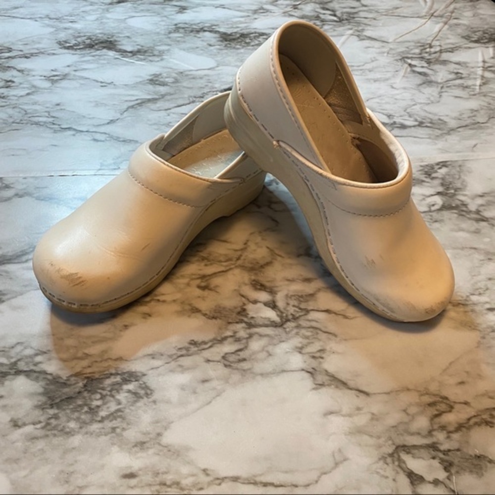 Dansko Professional Clogs Size 37 / US 7 – Comfort Work Shoes